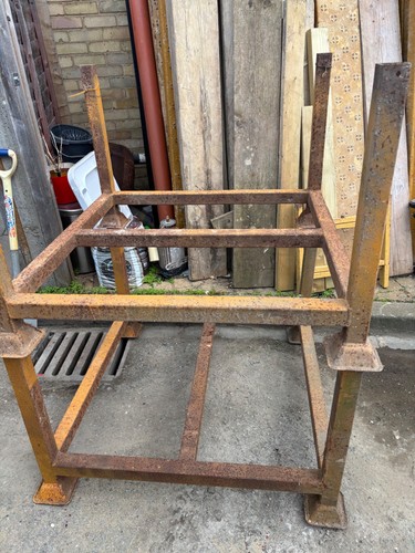 Metal post scaffolding pallets - post,